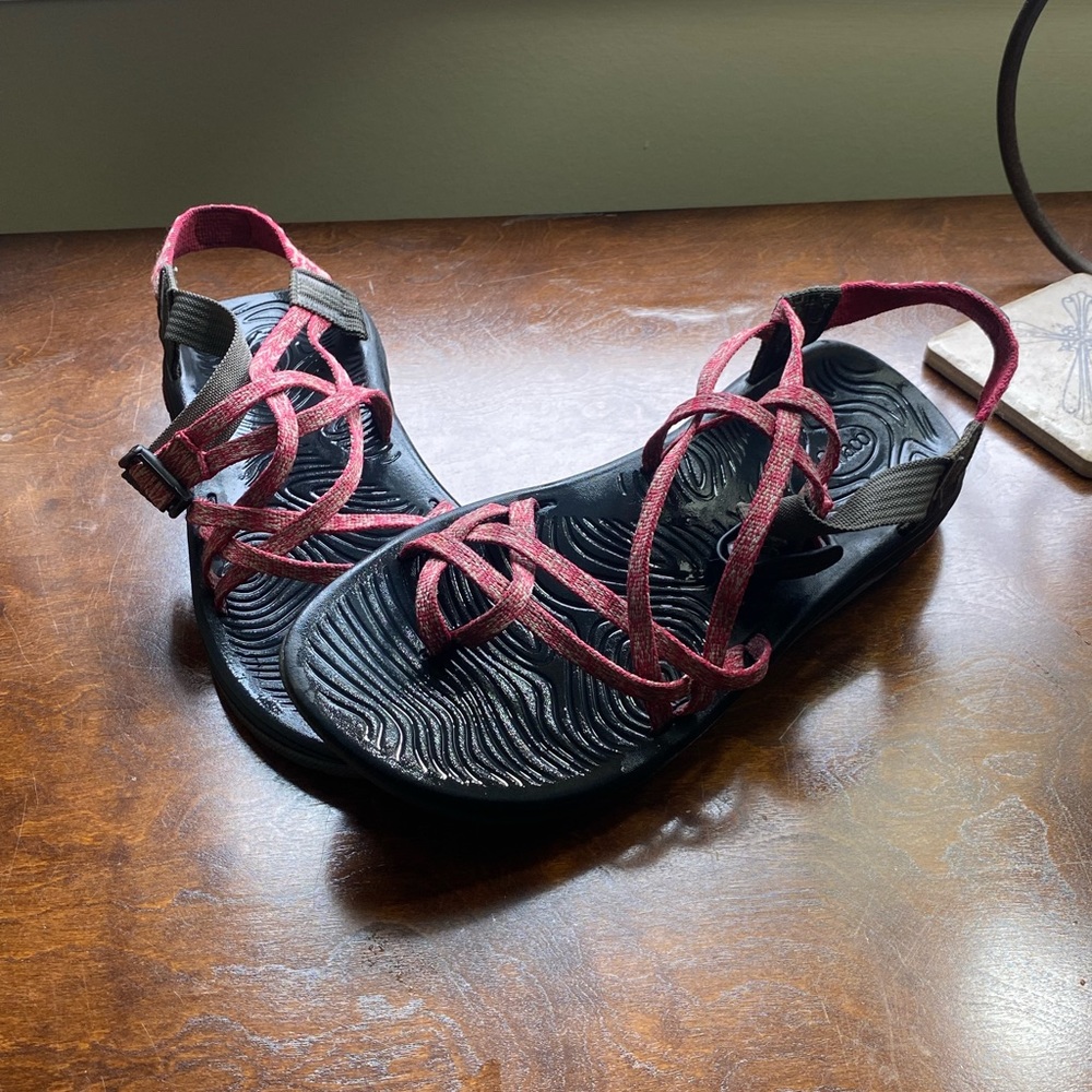 Size 10 pink and black Chaco